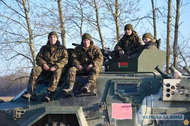 Белорусские десантники отошли от украинской границы.