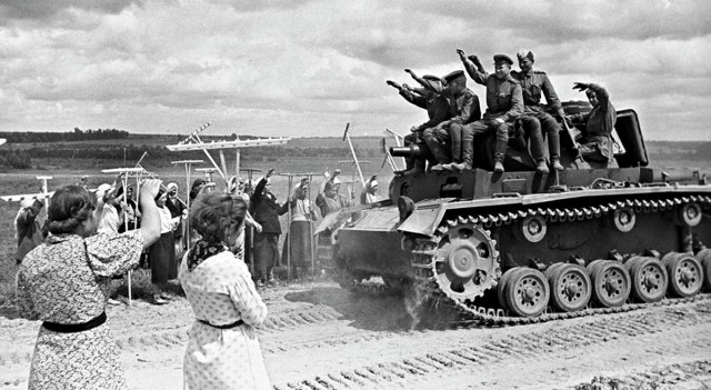 История одной фотографии: трофейная "тройка" и наглый рейд 162-й бригады