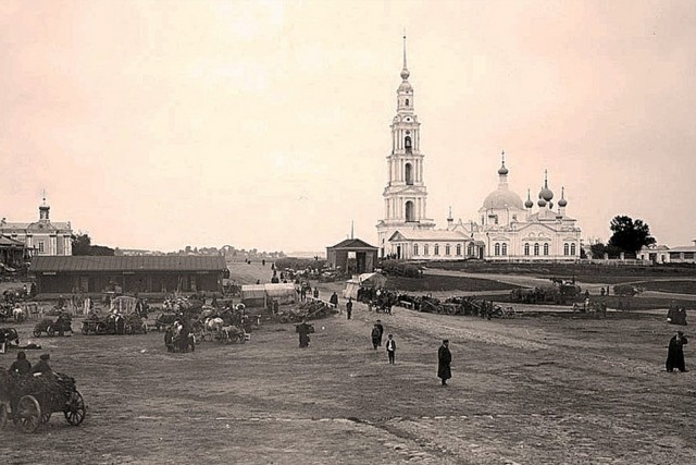 Почему до сих пор стоит затопленная колокольня в Калязине?