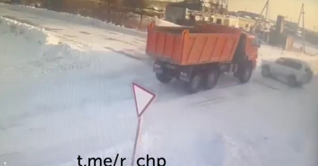 И поехал такой дальше по своим важным грузоебским делам