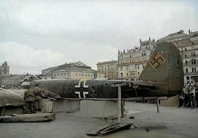 История Ju-88, выставленного в июле 41-го в центре Москвы