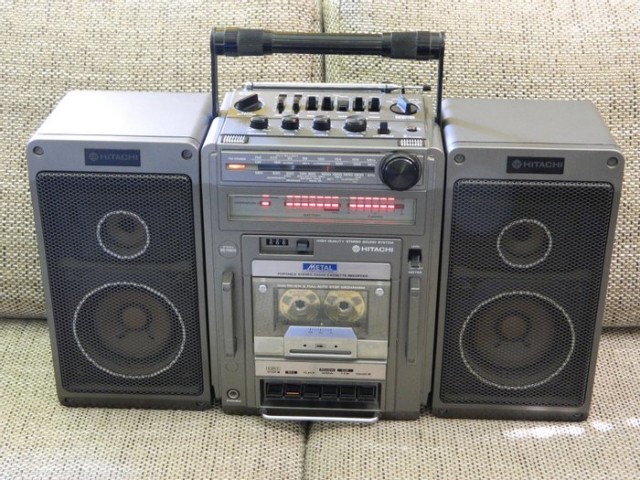 Одиннадцать с половиной килограммов японского шарма начала восьмидесятых. Hitachi TRK–9140E