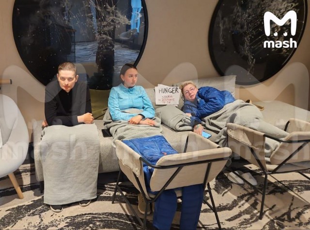 Россияне устроили голодовку на борту лайнера, который заглох по пути в Антарктиду