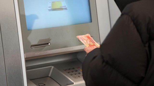 Недружелюбная АТМосфера: банкоматы не принимают новые пятитысячные купюры