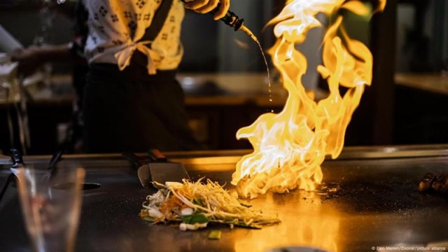 Учитель из Кельна год был на больничном. В это время он снимался в кулинарных телешоу