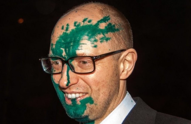 Проще было бы валиком закатать