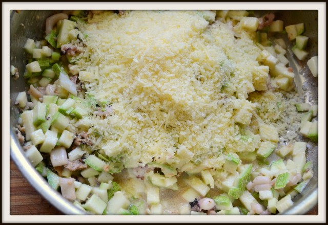 Морской коктейль с кабачками