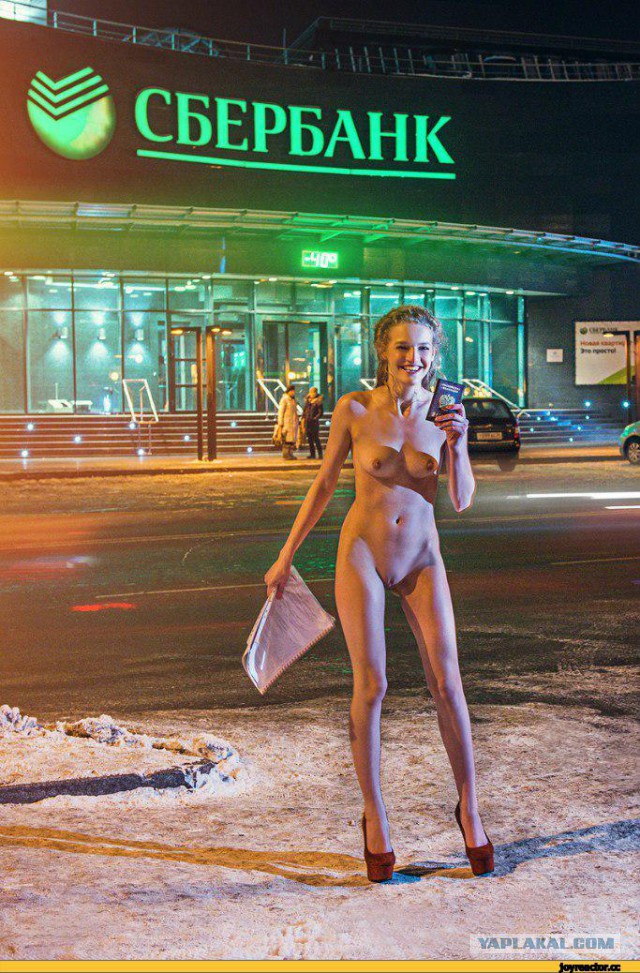 Решила вздремнуть на рабочем месте?