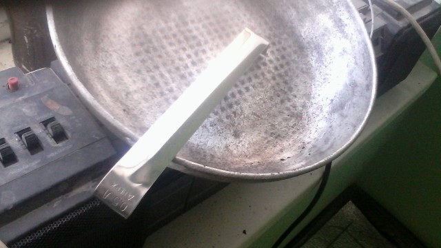 Чистим сковородку.