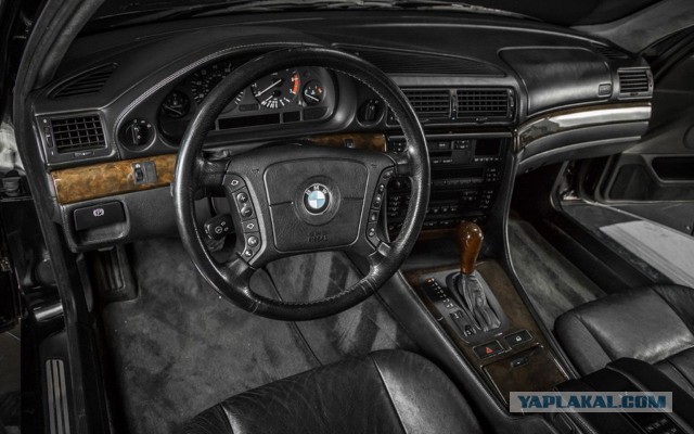 BMW, перевозивший Тупака, когда он был застрелен в 1996 году, выставлен на аукцион за $1,75 млн