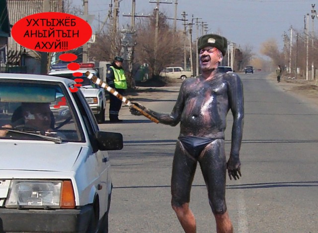 Фотожаба: Пляжники у нефтяного танкера