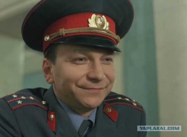 Напавшему на служебное авто 23 января тиктокеру предъявили обвинения по двум статьям