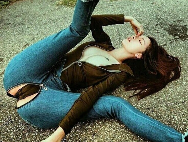 А как выглядят девушки на улицах? Чем они занимаются?