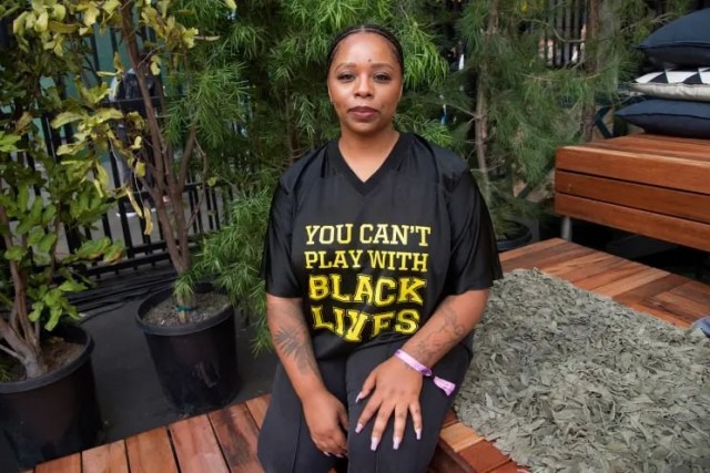 Основательница Black Lives Matter была уволена из Warner Bros, так как не создала ни одного проекта