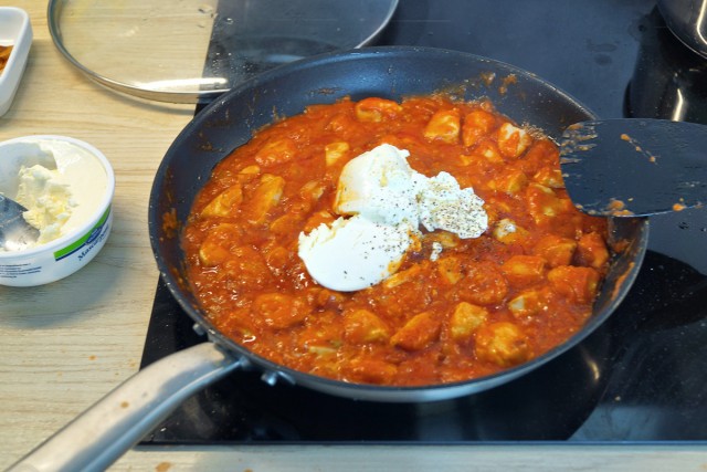 Запеканка ньокки с курицей и брокколи