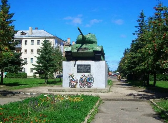 Где произошло самое крупное сражение между советскими танками ИС-2 и тяжёлыми немецкими "кошками"?