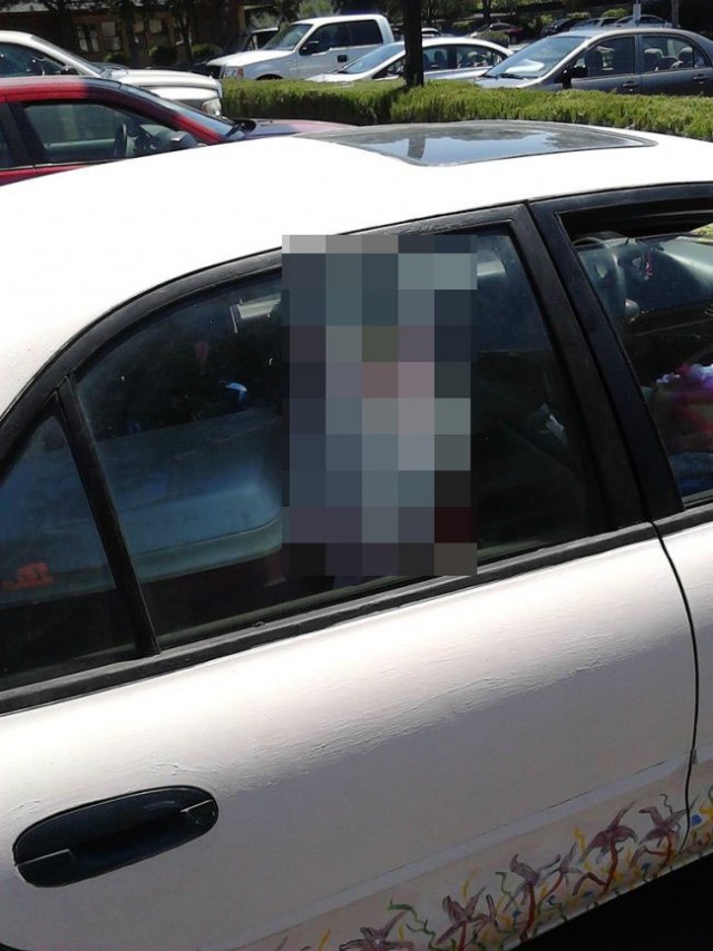 Жестковатая шутка в окне авто на парковке