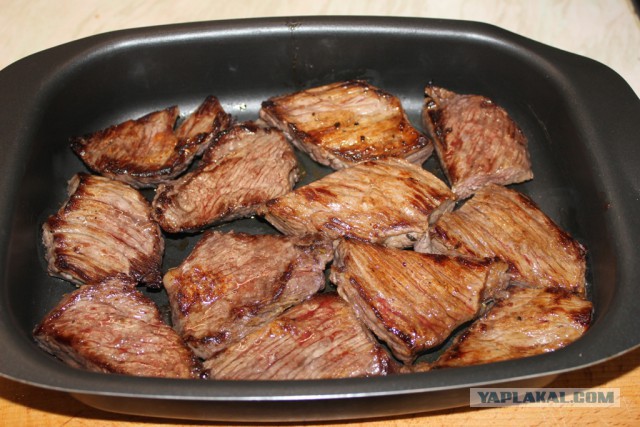 Говядина, клюква, вино