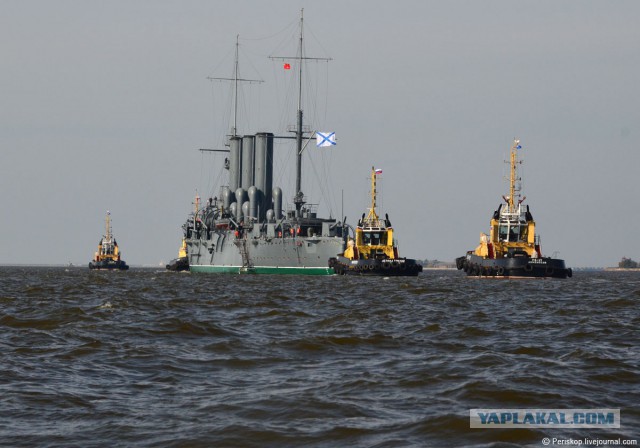 Вывод крейсера "Аврора" на ремонт