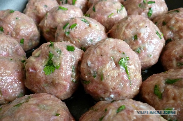 Кефтедес с соусом дзадзики