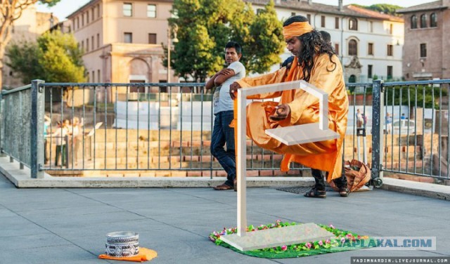 Бананчик будешь? Нет?