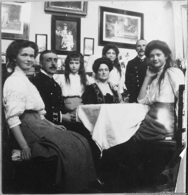 Перед расстрелом: редкие фотографии российской царской семьи