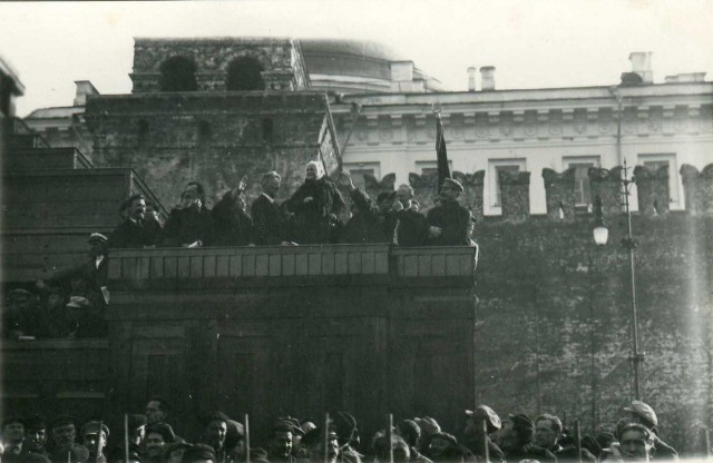 История в фотографиях