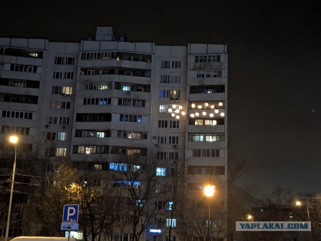 Семьи с детьми в новом ЖК пожаловались на вечно голого любителя порно