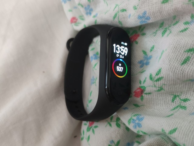 Mi band 4 nfs  и сенхайзер hd 100 мск