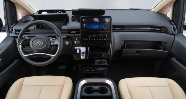 Теперь официально. Первый тест-драйв минивэна Hyundai Staria