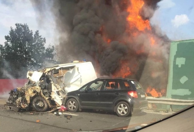 Момент серьезной аварии с участием скорой помощи на востоке Москвы