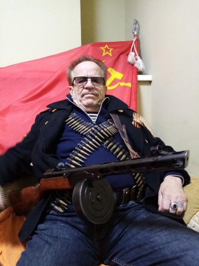 Всегда на майские флаг ставлю
