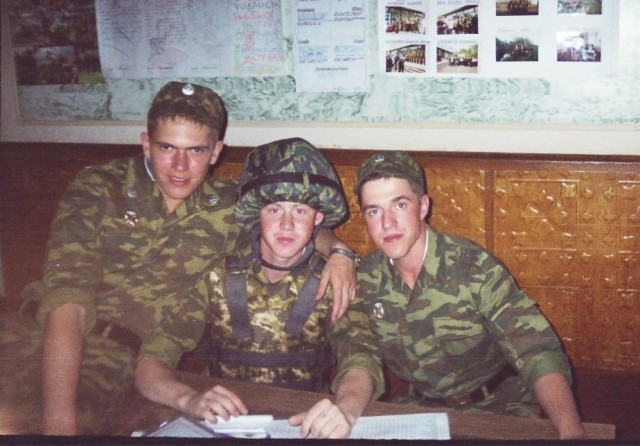А давайте в честь праздника, выкладывать свои армейские фотки уважаемые яповцы