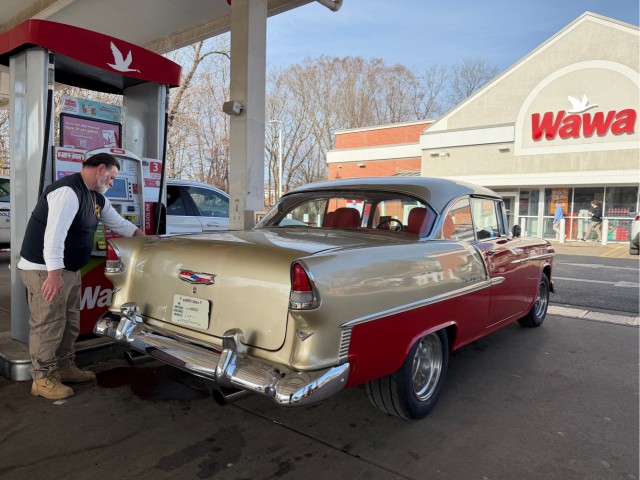 Вот какую «игрушку» увидел на заправке