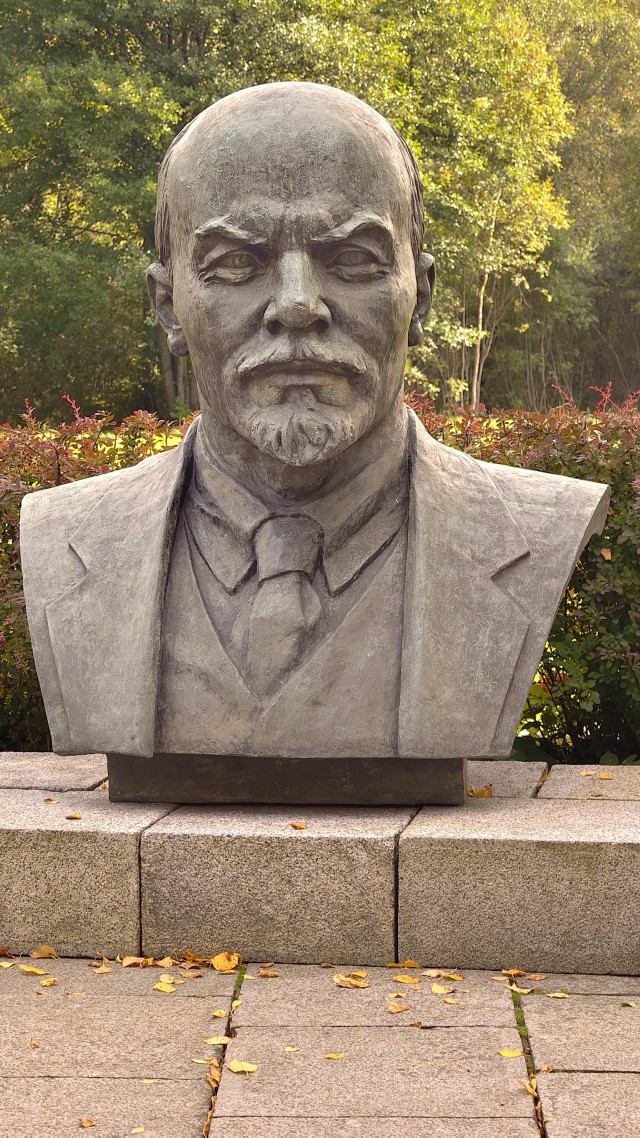 Ленин разный