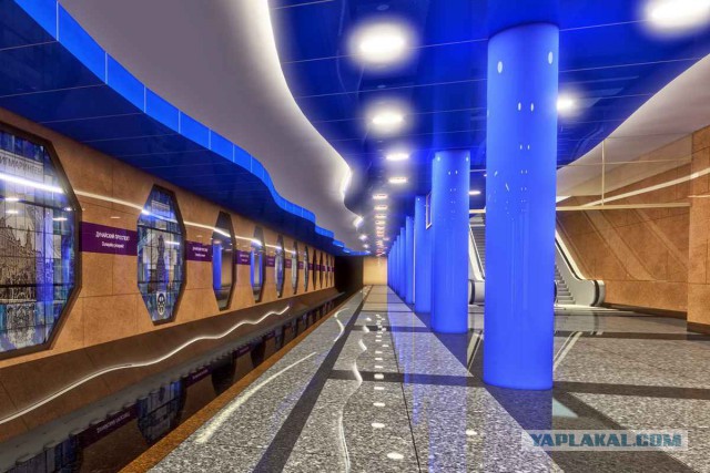 Необычное: московское и питерское метро без людей