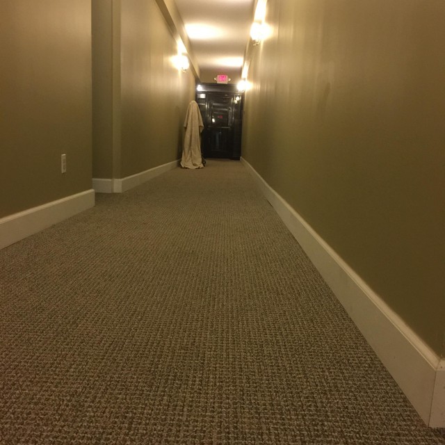Как-то раз в гостиничном коридоре. В 3 часа ночи..