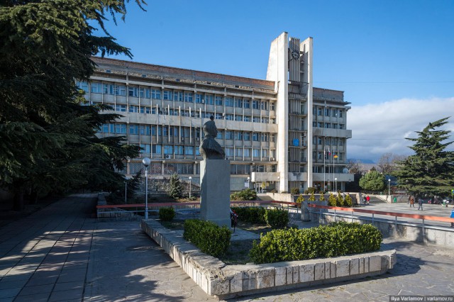 Алушта: курорт-антиутопия