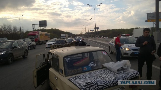 Как не стоит поворачивать на МКАДе