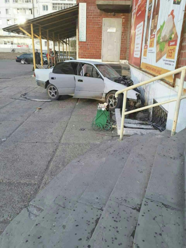 Пьяные механики в Ангарске разбили чужую машину