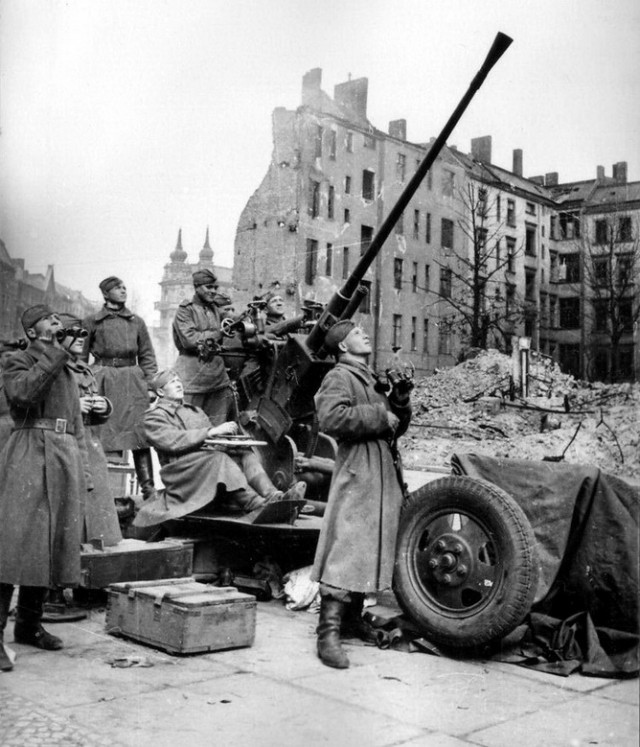 Исторические моменты Победы. Апрель-май 1945г