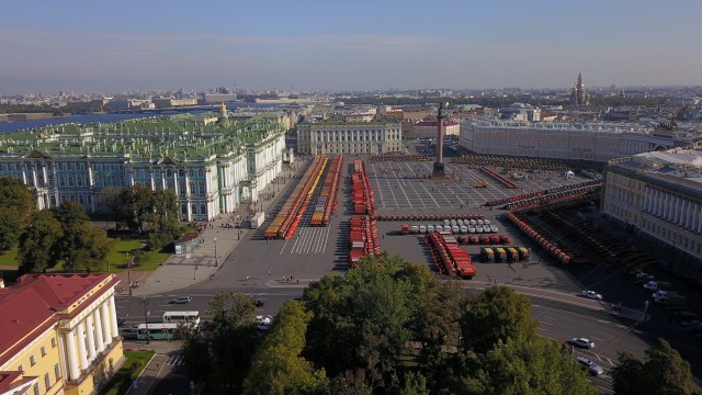 В  Ленинграде городе, у семи углов