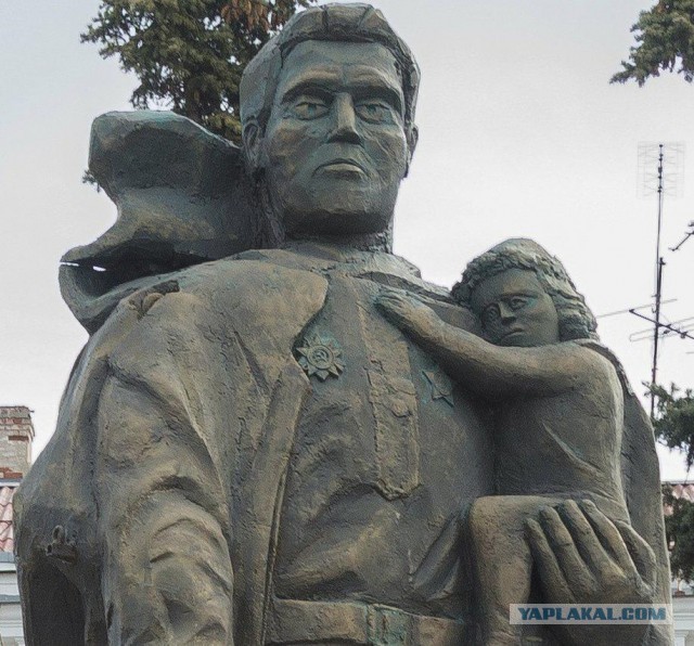 Памятники, способные удивить любого