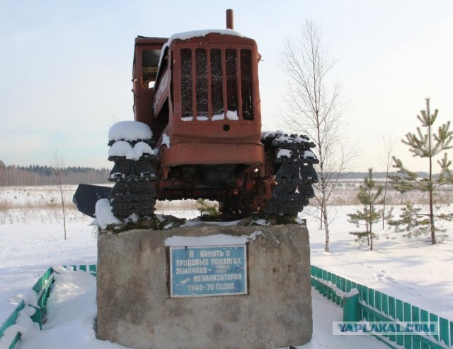 Советские монументы и уличные памятники