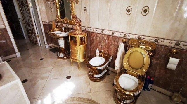 История царь-гаишника с золотыми унитазами получила продолжение