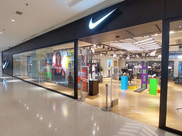 Москвич пожаловался в СК на отсутствие белых людей в рекламе Nike