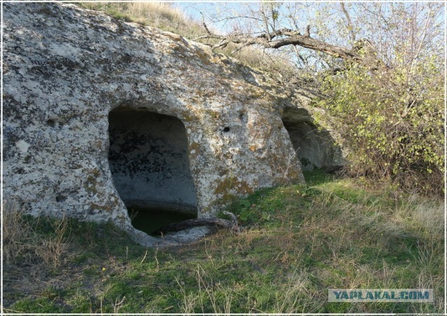 Крым. Бакла. Пещерный город.