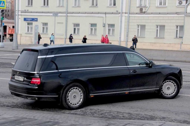Все чиновники России должны ездить на отечественных автомобилях — Путин