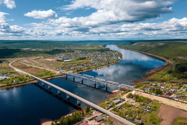 Почему в России хвалятся 3-километровым мостом Якутска, если Китай строит мосты по 160 км?