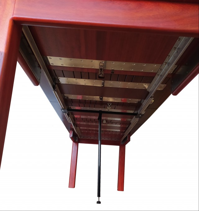 Стол а-ля за 300 тысяч